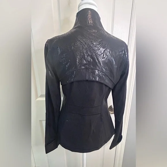 🖤”Lululemon” Black Jacket with Standing Collar and Tailored Fit w/ Pockets🖤 - Picture 5 of 17